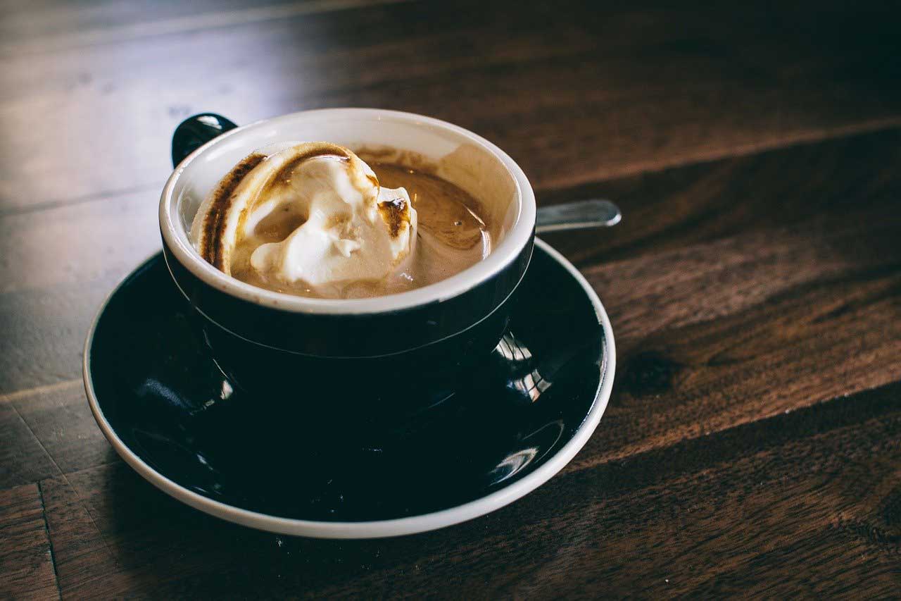 kaffee becher getränke creme latte espresso mokka